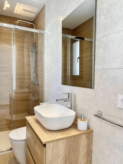Moderno Apartamento Con Terraza En La Azotea Roses Luaran gambar